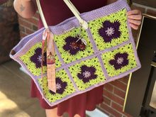 Load image into Gallery viewer, Flower Power Crochet Bag