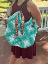 Load image into Gallery viewer, Flower Power Crochet Bag