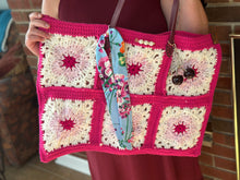 Load image into Gallery viewer, Flower Power Crochet Bag