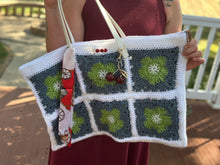 Load image into Gallery viewer, Flower Power Crochet Bag