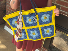 Load image into Gallery viewer, Flower Power Crochet Bag