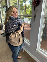 Load image into Gallery viewer, Shawl / Scarf