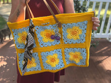 Load image into Gallery viewer, Flower Power Crochet Bag
